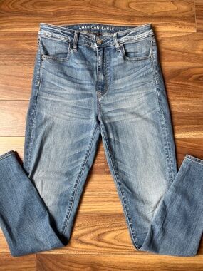 WAmerican Eagle Outfitters Women’s Faded Light Blue Skinny Jeans